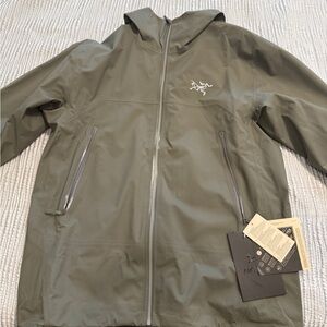Arcteryx Beta Men’s Medium in Forage — Brand New with tags
